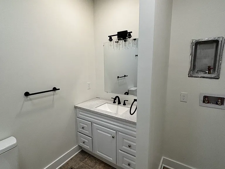 522 E Chestnut St #B — Photo 3