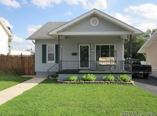 113 W 5th St, Roxana, IL 62084