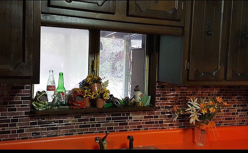 2nd image of 1653 W Pulaski Hwy