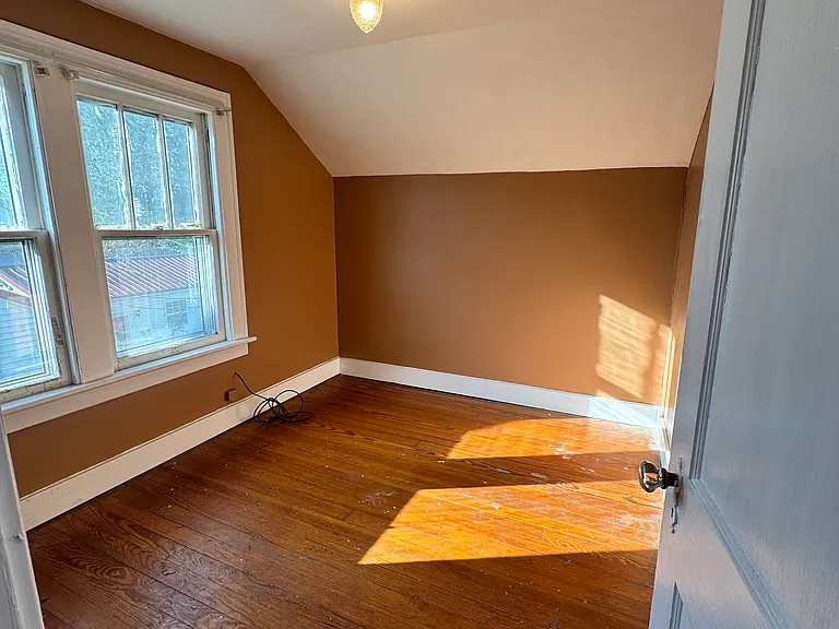 1028 Kenilworth Ave — Photo 8