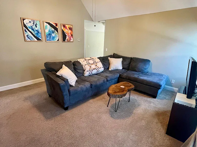 46 Hartsen St #UPPER — Photo 2