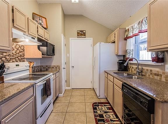 2nd image of 427 Wesley Ln