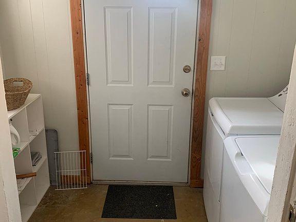 3rd image of 864 N Ollie St