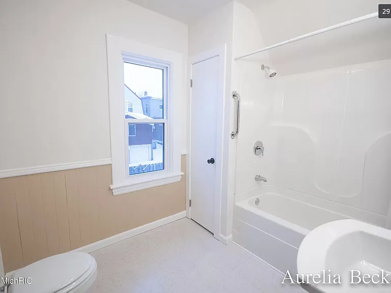 420 Lincoln Ave NW — Photo 26
