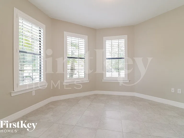 3521 E Hampton Cir — Photo 5