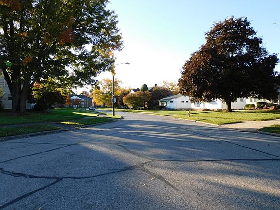 4th image of 11251 Sharon Dr