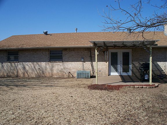 3rd image of 2411 NW Robinhood Dr