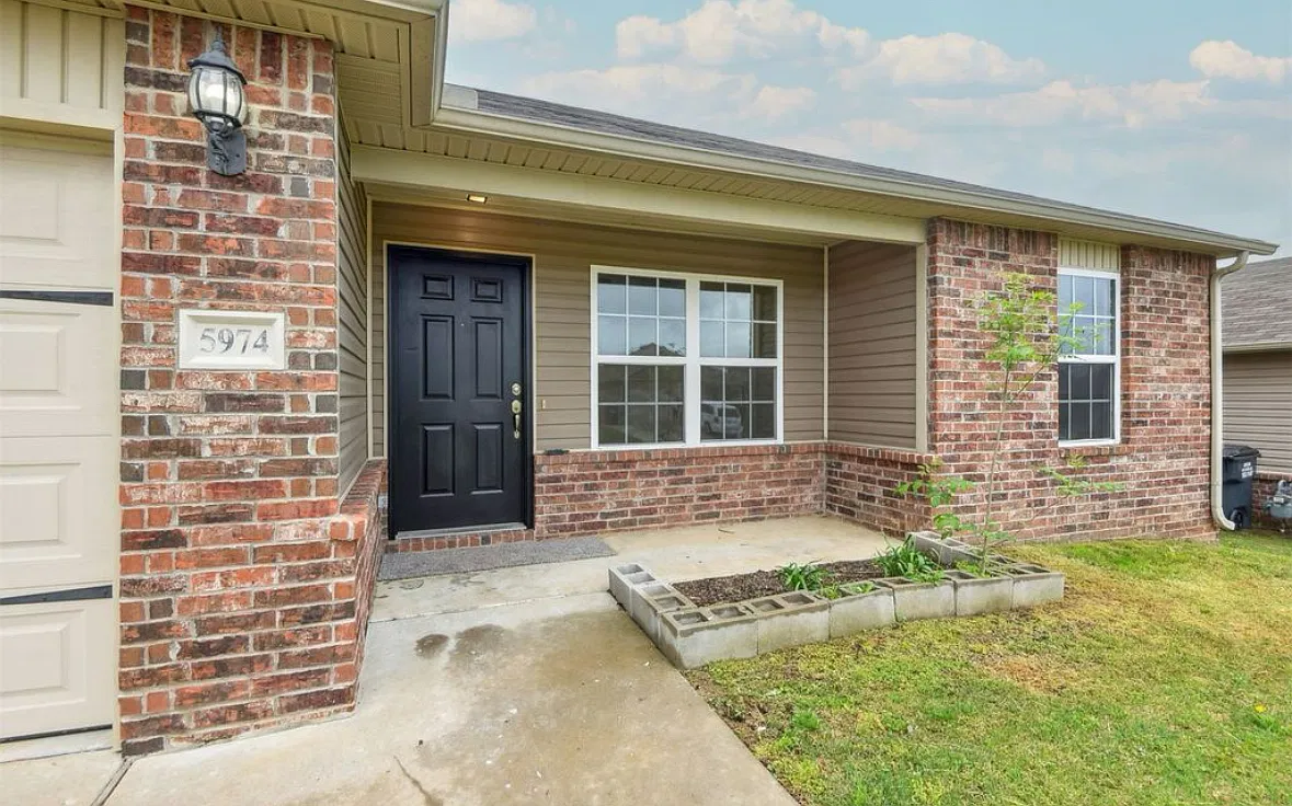 3 bed, 1139 sqft, $1,800 — Photo 2