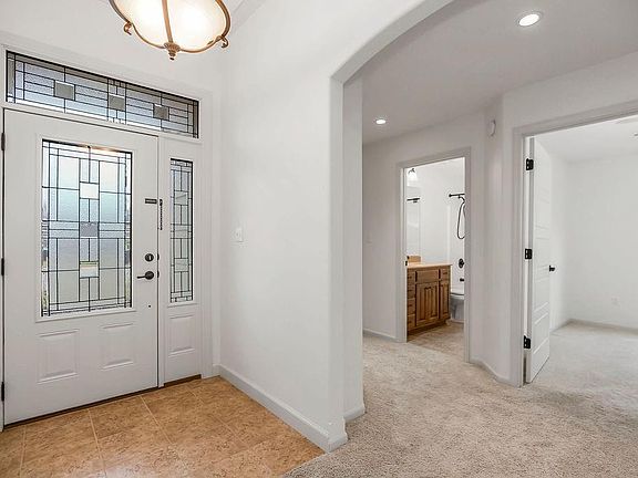 3rd image of 860 Meadowlark Ct