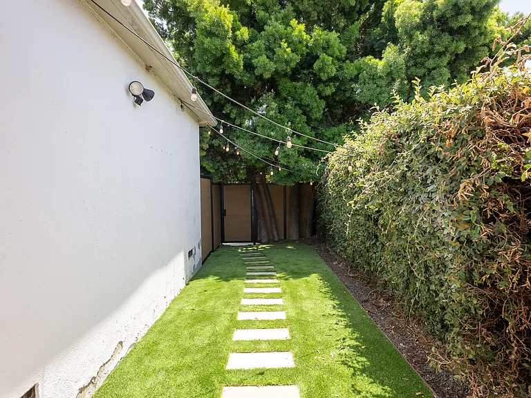 1133 Harrison Ave — Photo 13