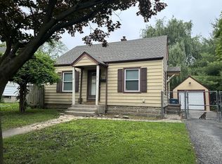 490 Country Club Dr, Kankakee, IL 60901