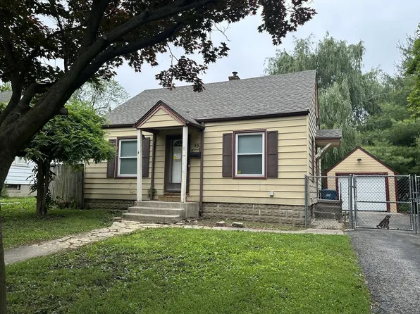 490 Country Club Dr, Kankakee, IL 60901