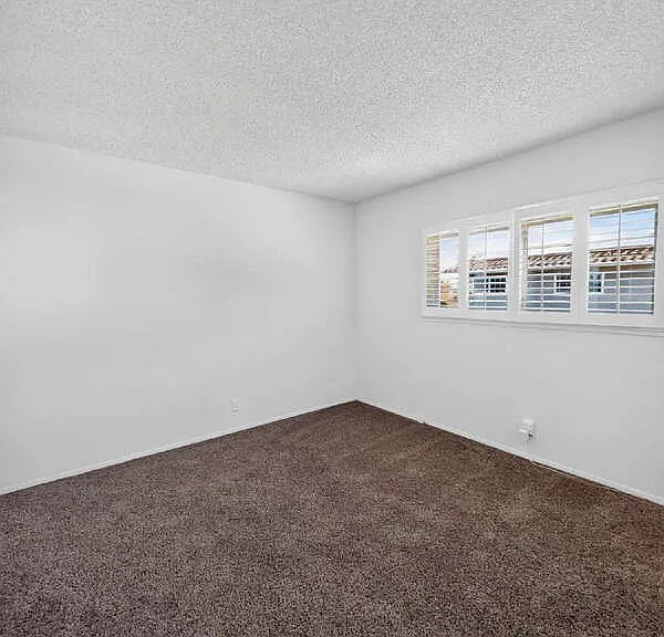 4459 Avenida Granada — Photo 15