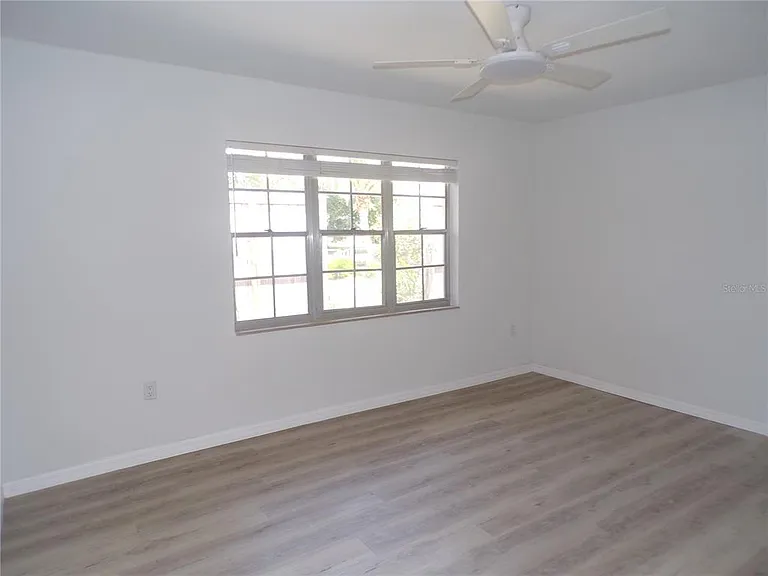 421 Orchid Dr — Photo 8