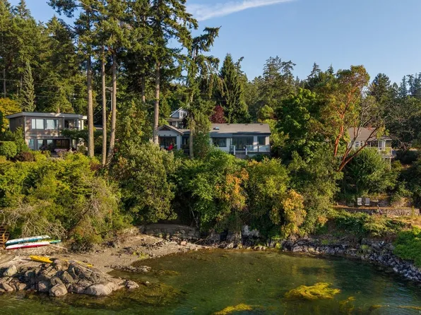 10994 Madrona Dr, North Saanich, BC V8L 5R7