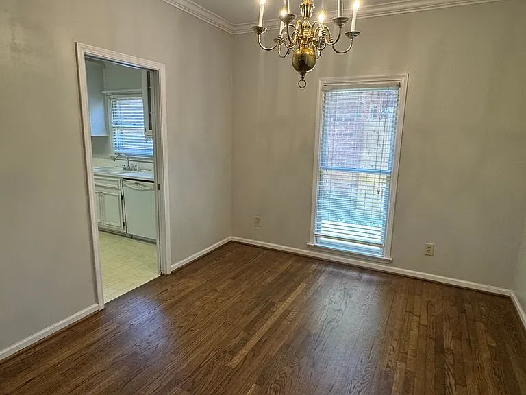 1450 Crenshaw Pl S — Photo 4