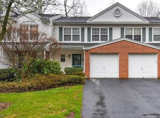 29 Maple Ln, Mount Arlington, NJ 07856