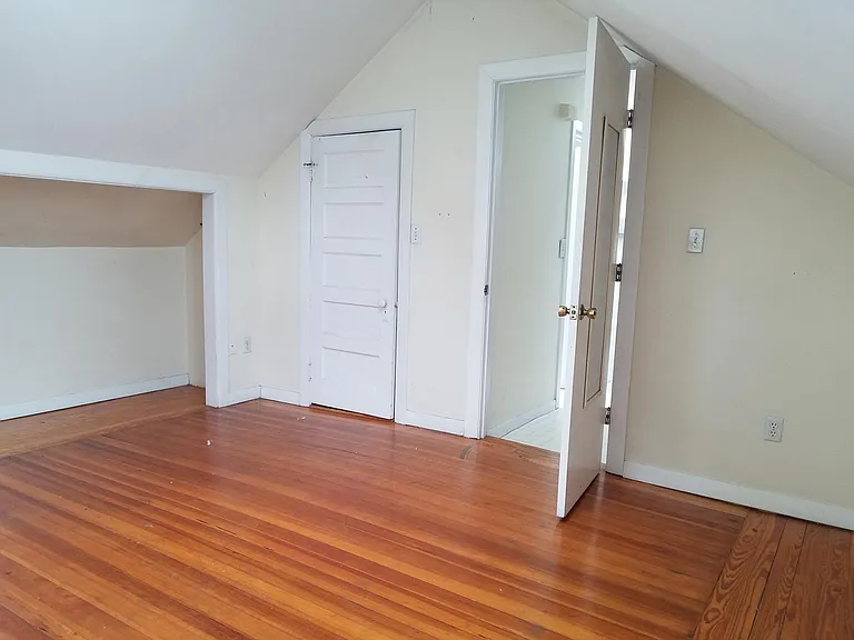 129 W Adams St — Photo 7