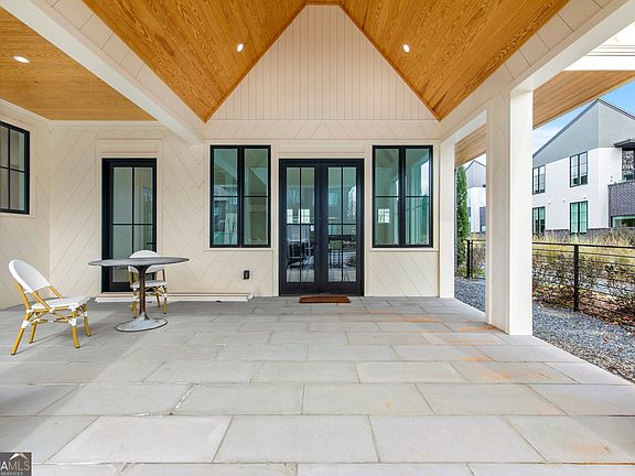 5th image of 100 Carlyle Ln