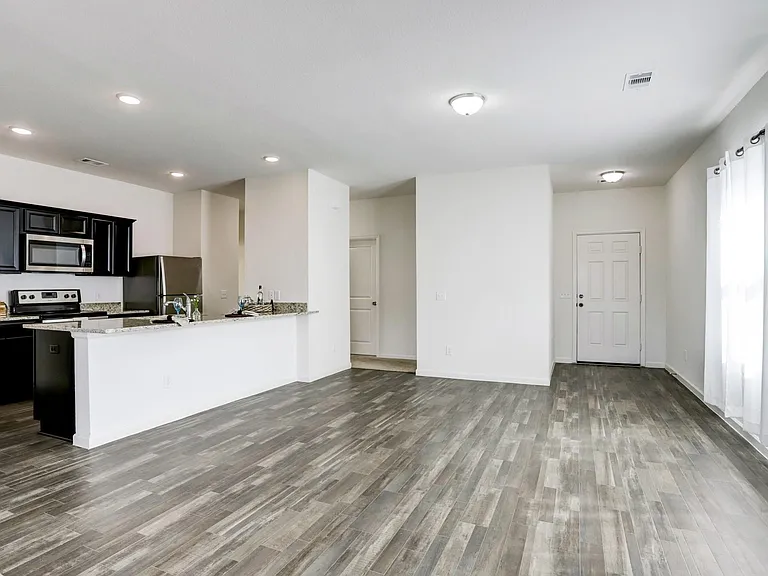 1028 White Birch Ln — Photo 4