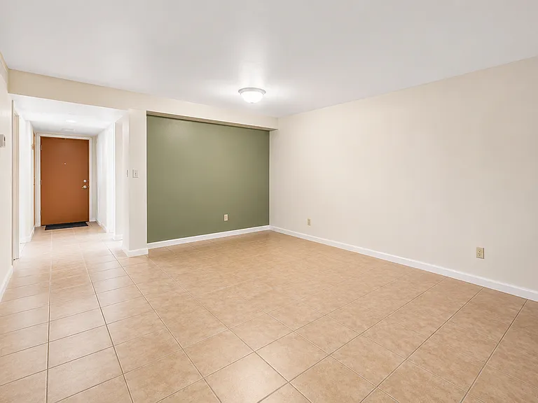 3118 Sir Hamilton Cir #4 — Photo 5