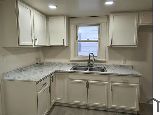 397 Laird Ave SE — Photo 5