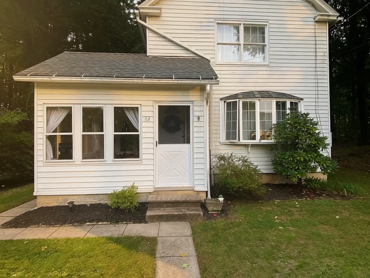 2 bed, 1300 sqft, $2,400 — Photo 2