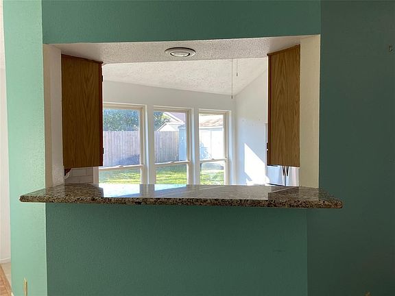 4th image of 334 Capehill Dr