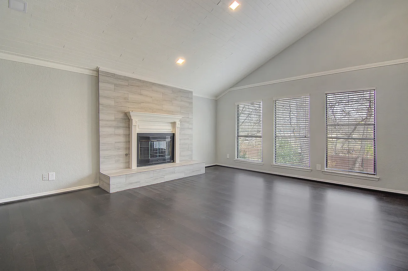 3 bed, 2.5 bath, 2715 sqft, $3,200 — Photo 3