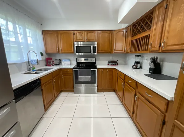 (undisclosed Address), West Park, FL 33023