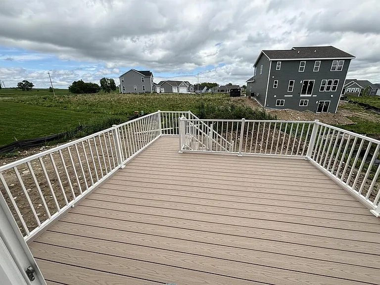 670 Lambert Dr — Photo 33