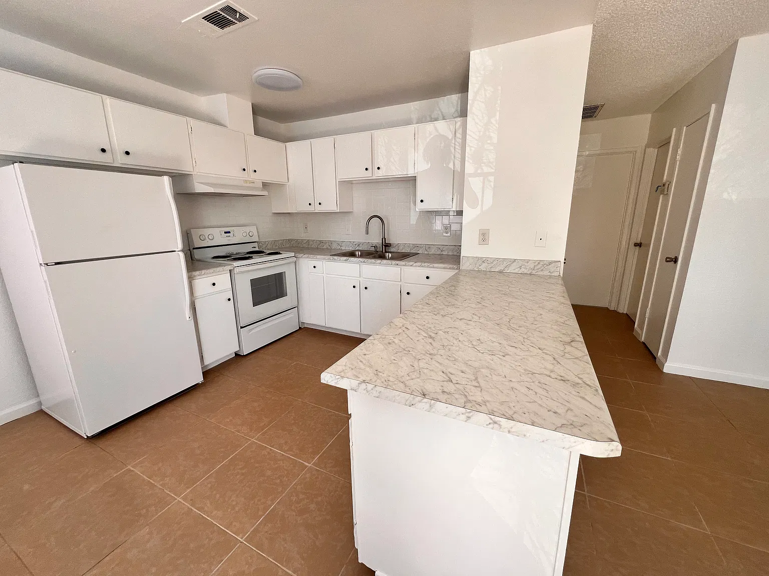 2 bed, 834 sqft, $1,250 — Photo 1