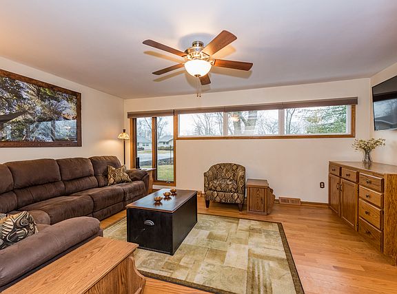 3rd image of 2413 SE Thornwood Dr