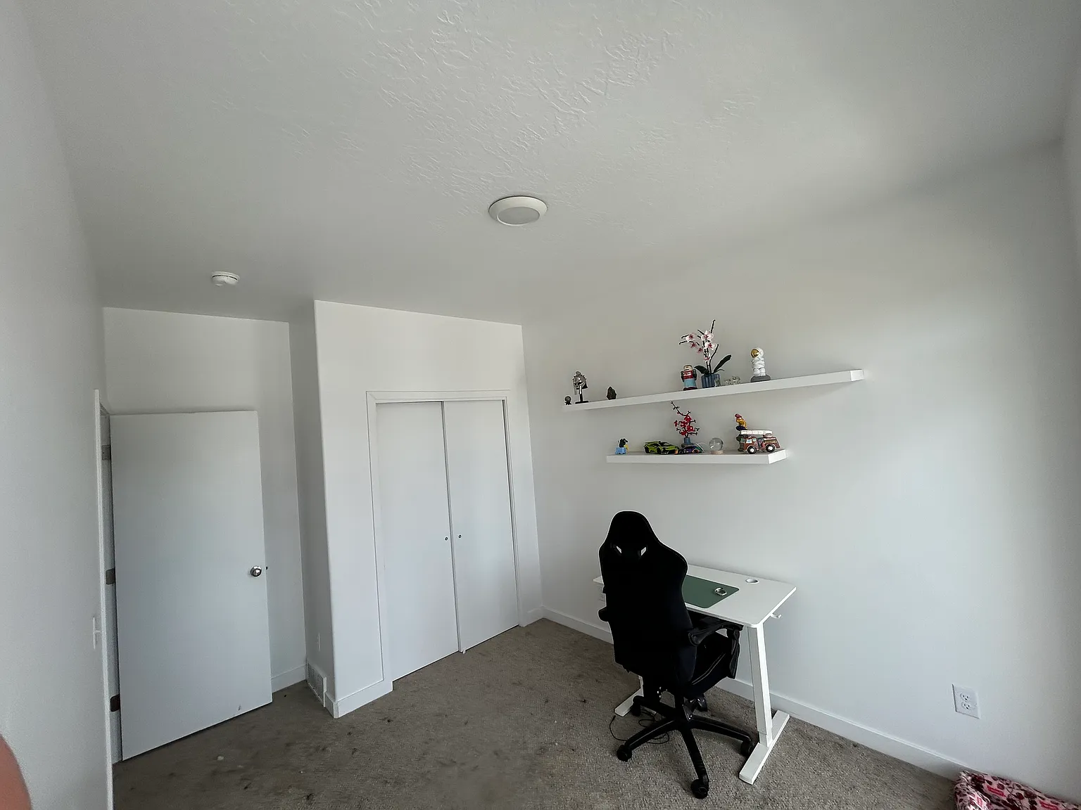4 bed, 2.5 bath, 2300 sqft, $800 — Photo 3