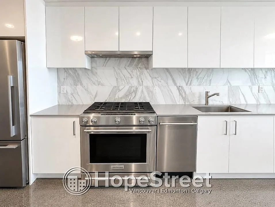 231 E Pender St #605