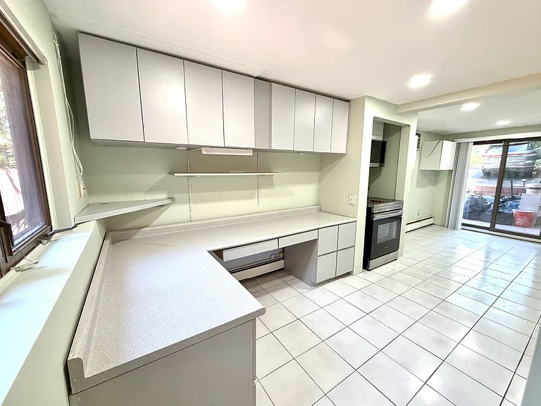 52 Deepdale Dr — Photo 23