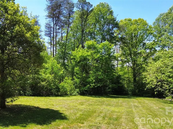 109 W College St, Black Mountain, NC 28711