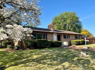 301 NE A St #1-2-3, College Place, WA 99324