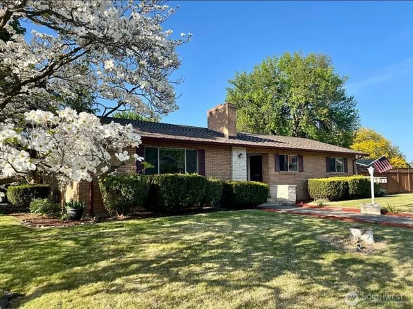 301 NE A Street #1,2,3, College Place, WA 99324