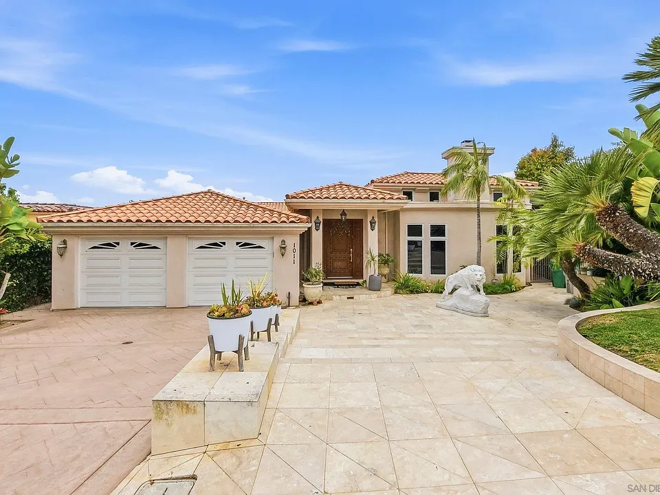 1011 Avenida Amantea