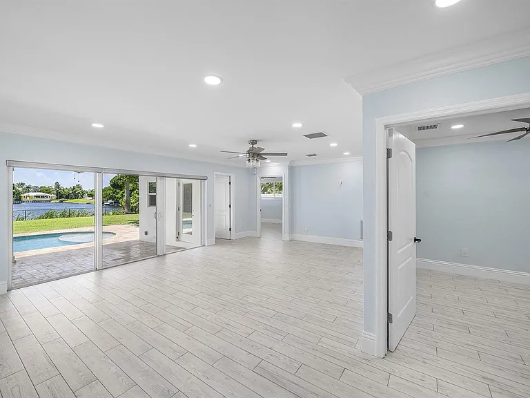 1128 SW 7th St — Photo 12