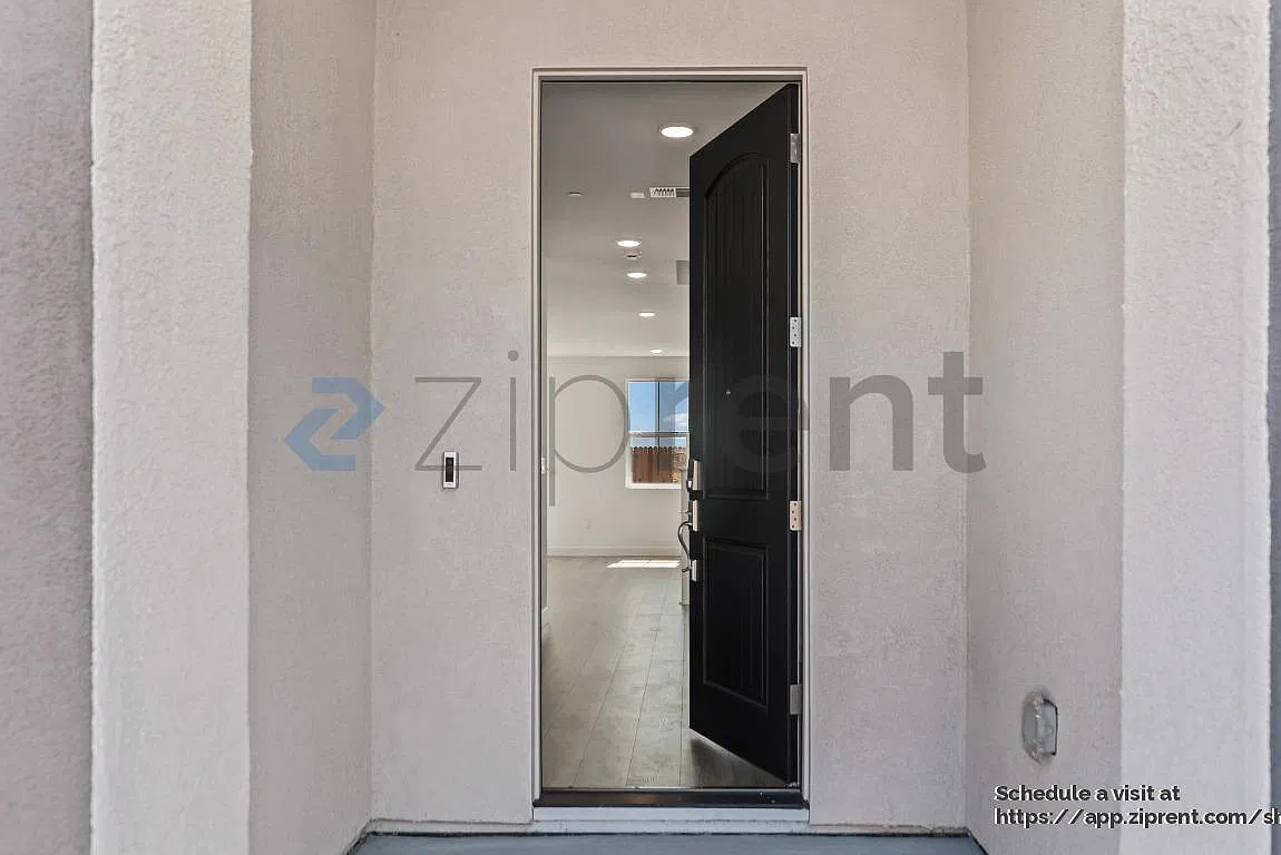 5 bed, 2825 sqft, $3,500 — Photo 3