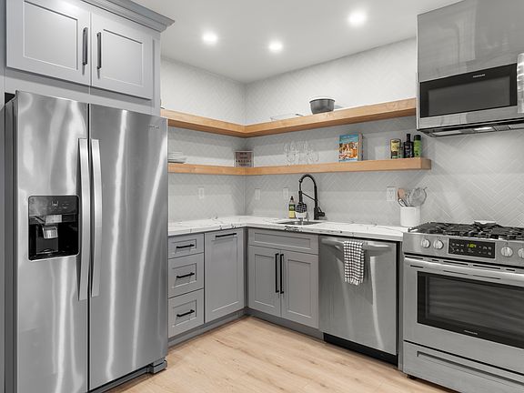 4th image of 220 Brooklyn Ave #220