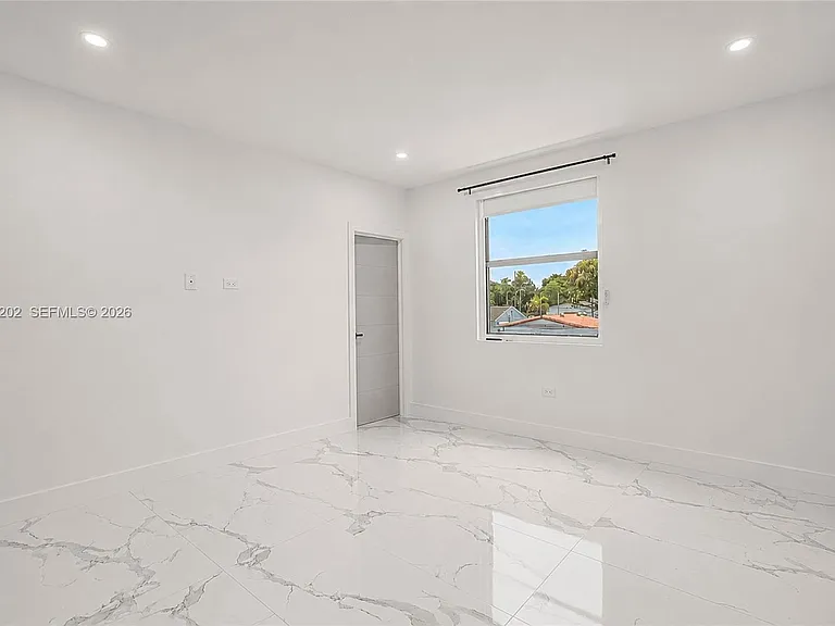 2320 SW 14th St — Photo 22