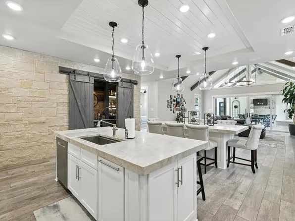 305 Denton Dr, Roanoke, TX 76262