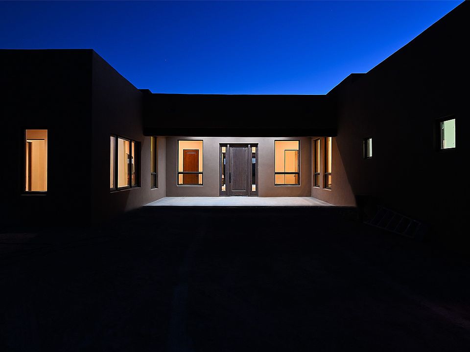1st image of 2 Calle Ojitos