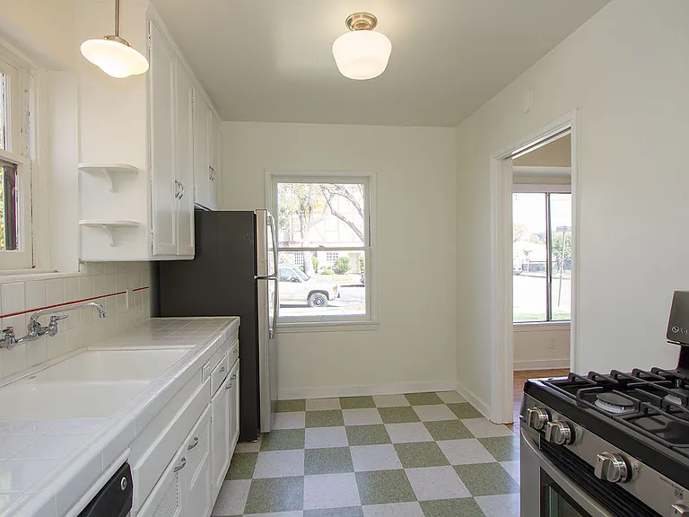 1730 Lake St — Photo 10