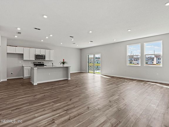 3rd image of 14730 CASHEW Avenue #89