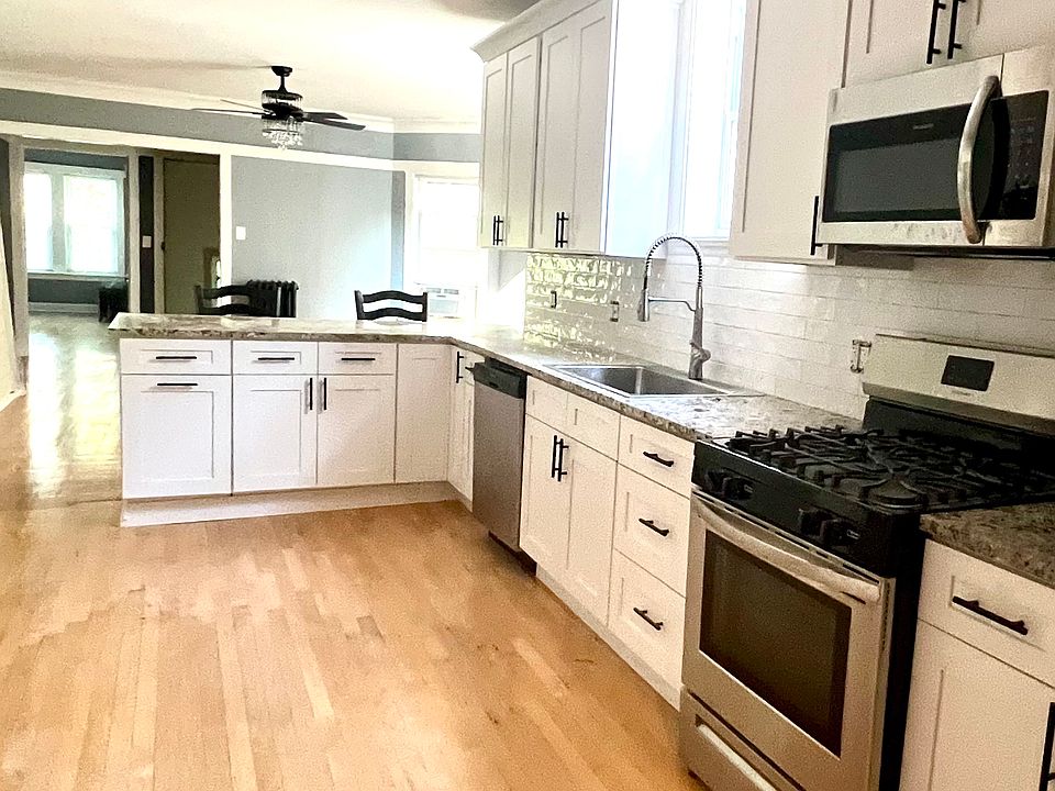 1st image of 4522 N Sawyer Ave #3