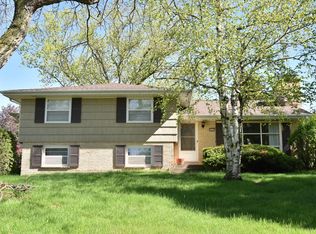 600 Heidel Rd, Thiensville, WI 53092